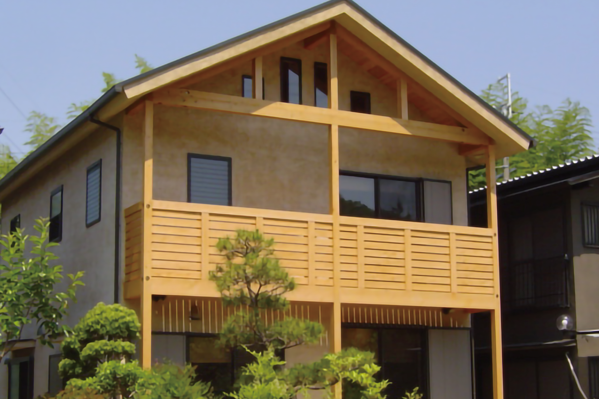 塗り壁と木で自然素材デザインを愉しむ家